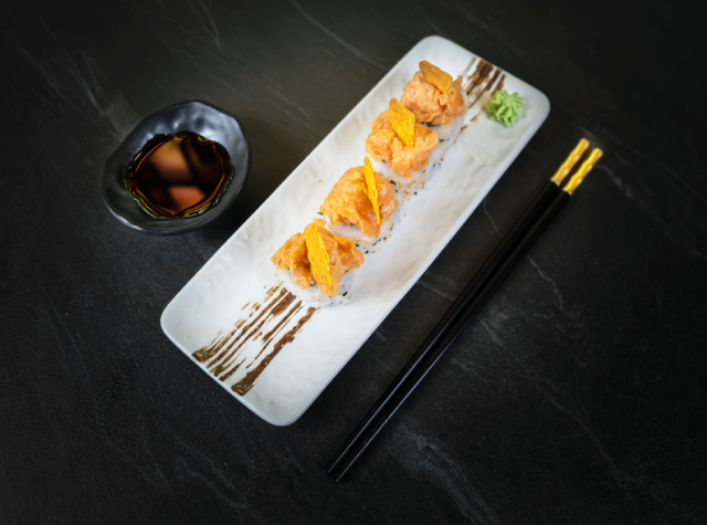 Roll Tempura Tartar con Salmón y Doritos